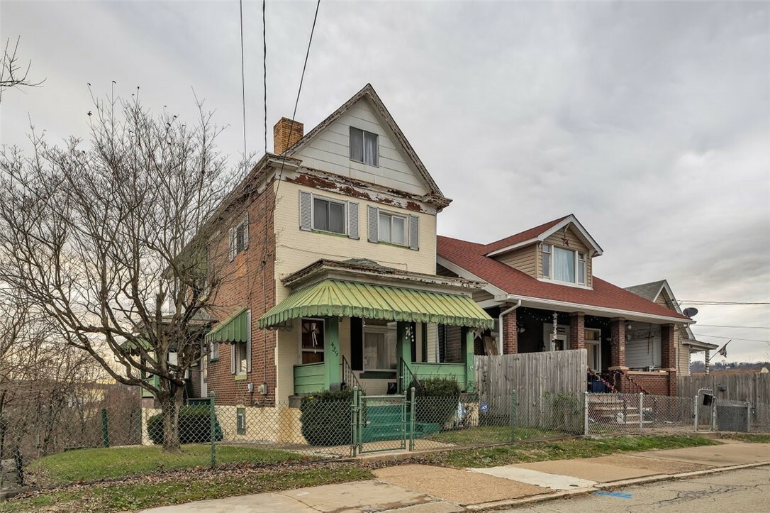 Property Photo:  429 Forest St  PA 15062 