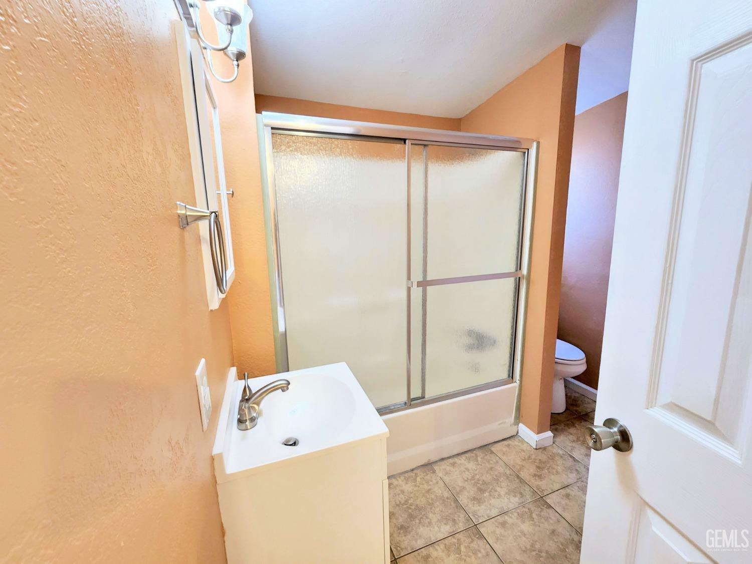 Property Photo:  2906 Terrace Way  CA 93304 