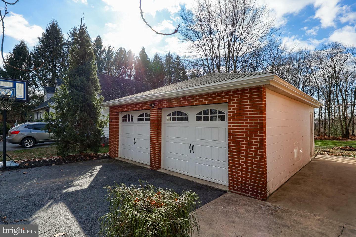 Property Photo:  2061 Mapledale Road  PA 17022 