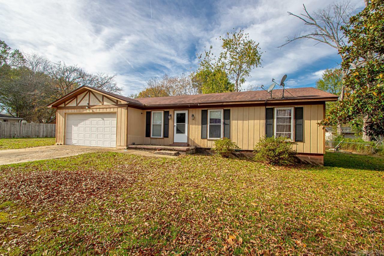 Property Photo:  104 S Maple Street  AR 72022 