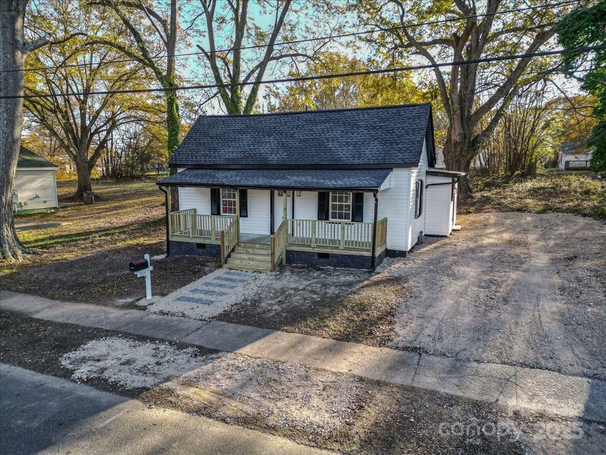 Property Photo: 404 Morton Street NC 28152