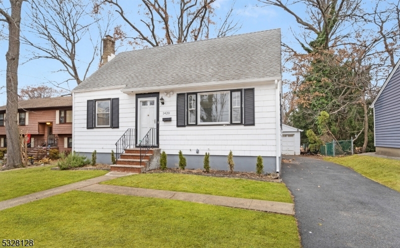 Property Photo:  1420 Fox Pl  NJ 07080 