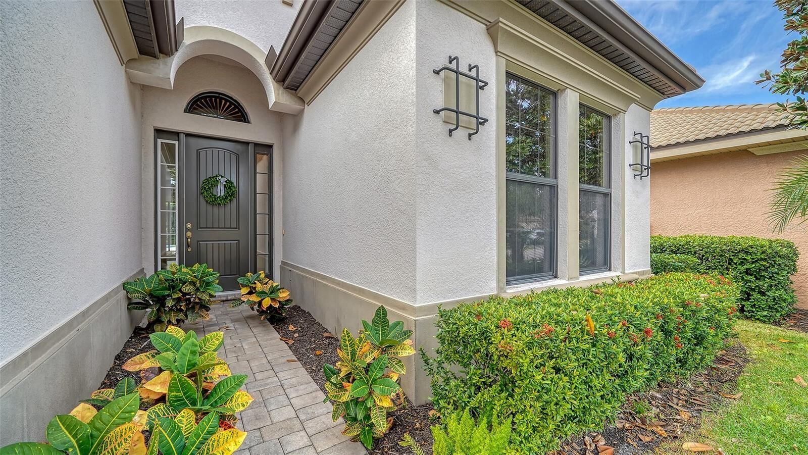 Property Photo: 7848 Valderrama Way FL 34202