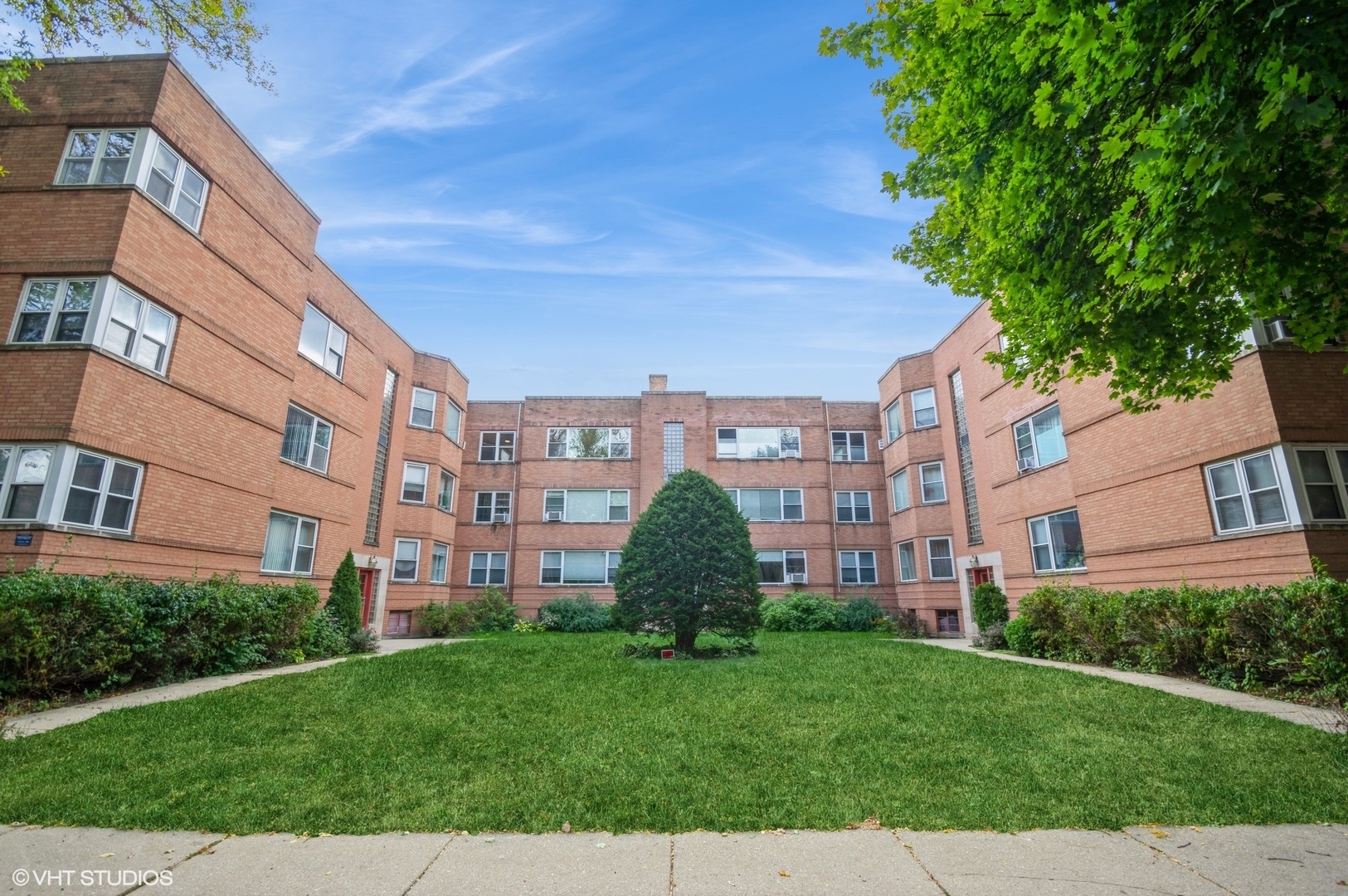 Property Photo:  2641 W Fitch Avenue 3E  IL 60645 