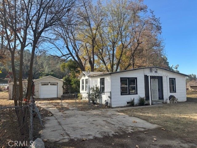 Property Photo: 7050 Sycamore Road CA 93422