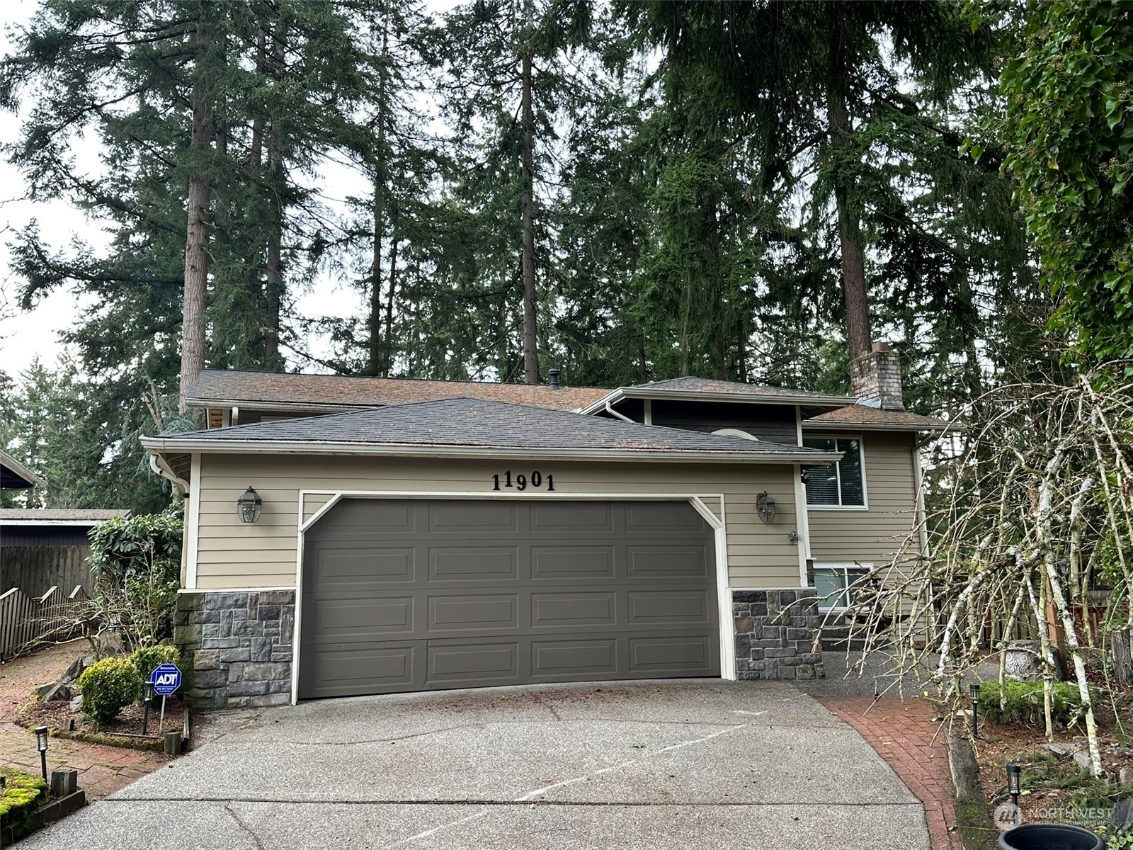 Property Photo:  11901 SE 91st Street  WA 98056 