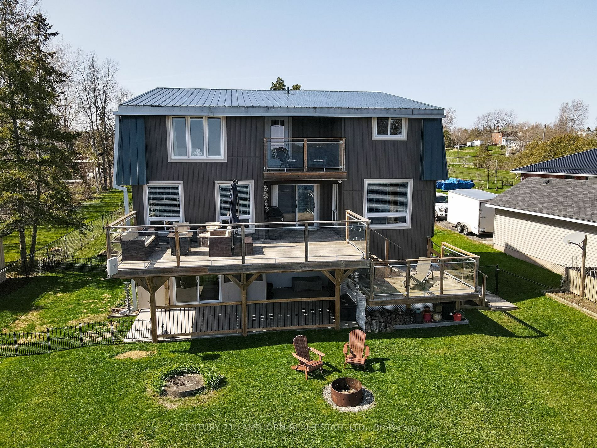 Photo de la propriété:  50 Bayview Dr  ON K7R 3K8 