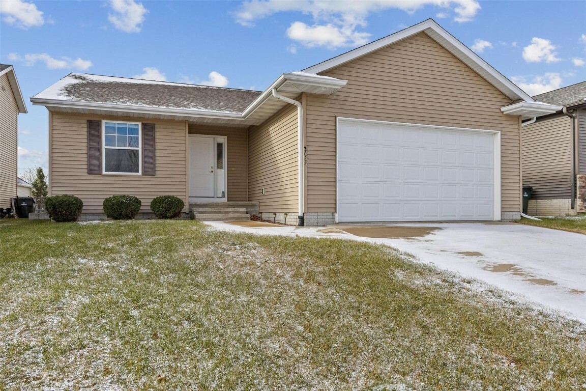 Property Photo:  4733 Windy Meadow Circle NE  IA 52411 