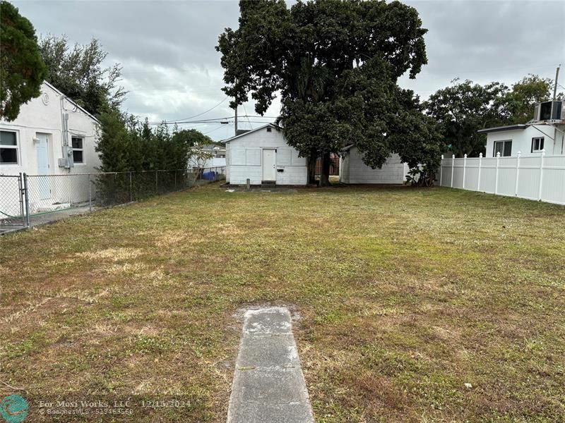 Property Photo:  2236 Taft St  FL 33020 