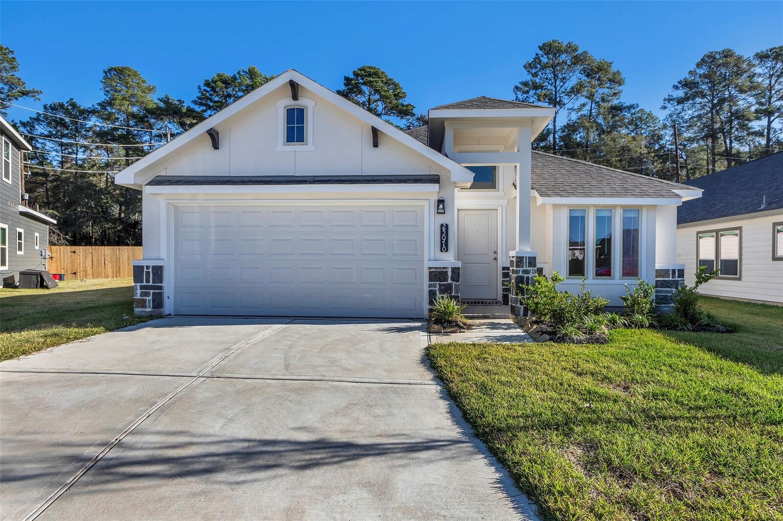 Property Photo: 25070 Lindsey Lane TX 77354