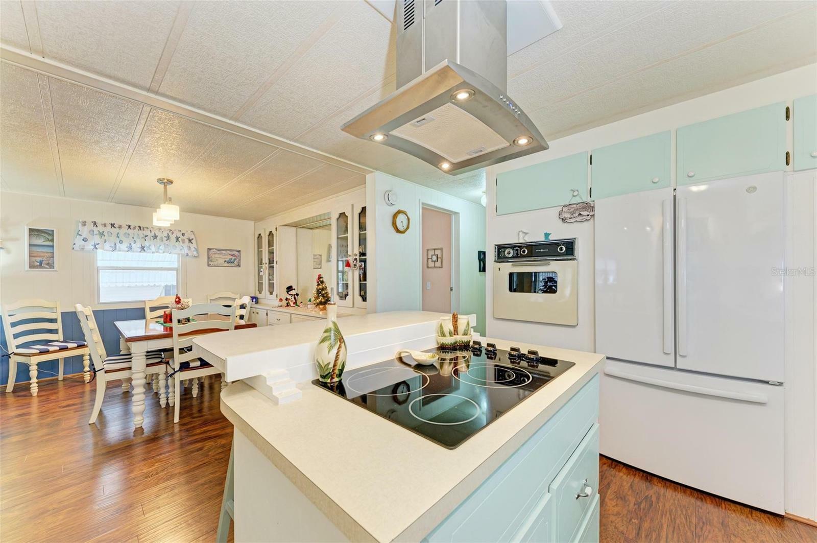 Property Photo:  5619 Bayshore Road 341  FL 34221 