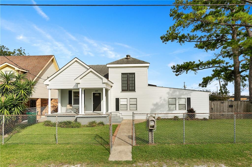 Property Photo:  845 Carmadelle Street  LA 70072 