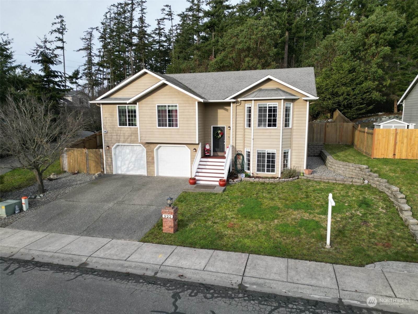 Property Photo:  922 SW Eagle Vista Avenue  WA 98277 