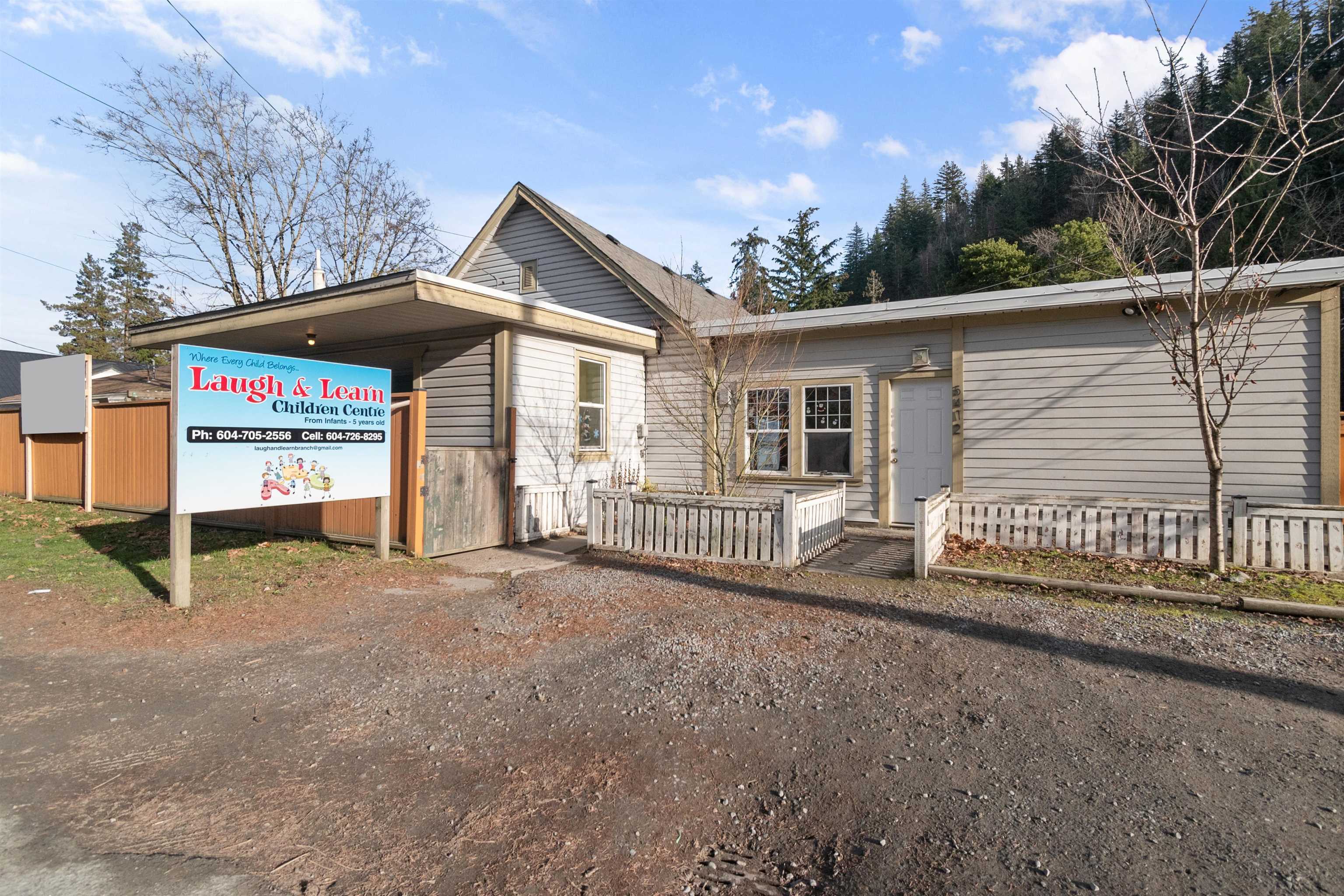 Photo de la propriété:  5412 Vedder Road  BC V2R 3M4 