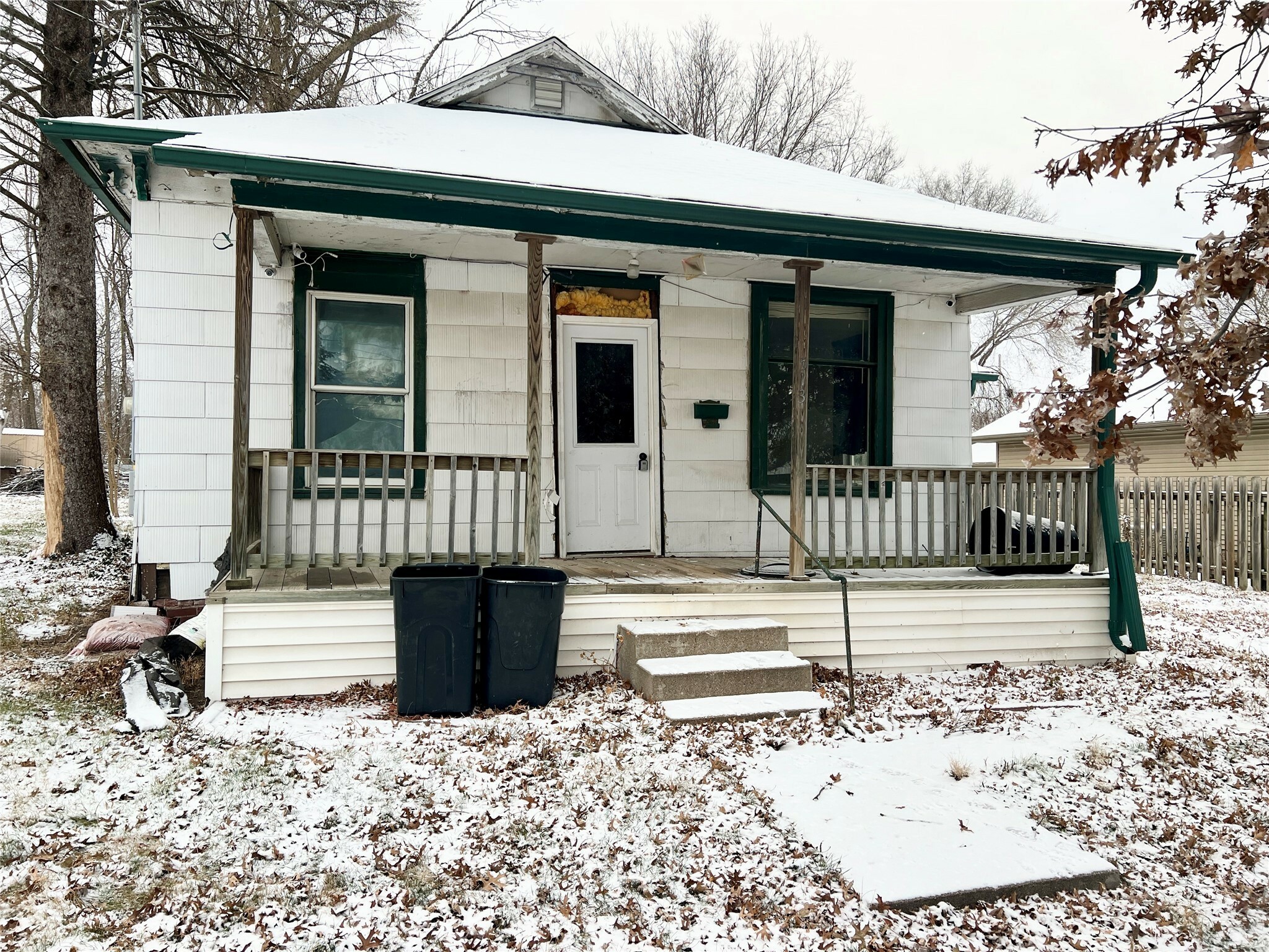 Property Photo:  513 8th Avenue W  IA 52577 