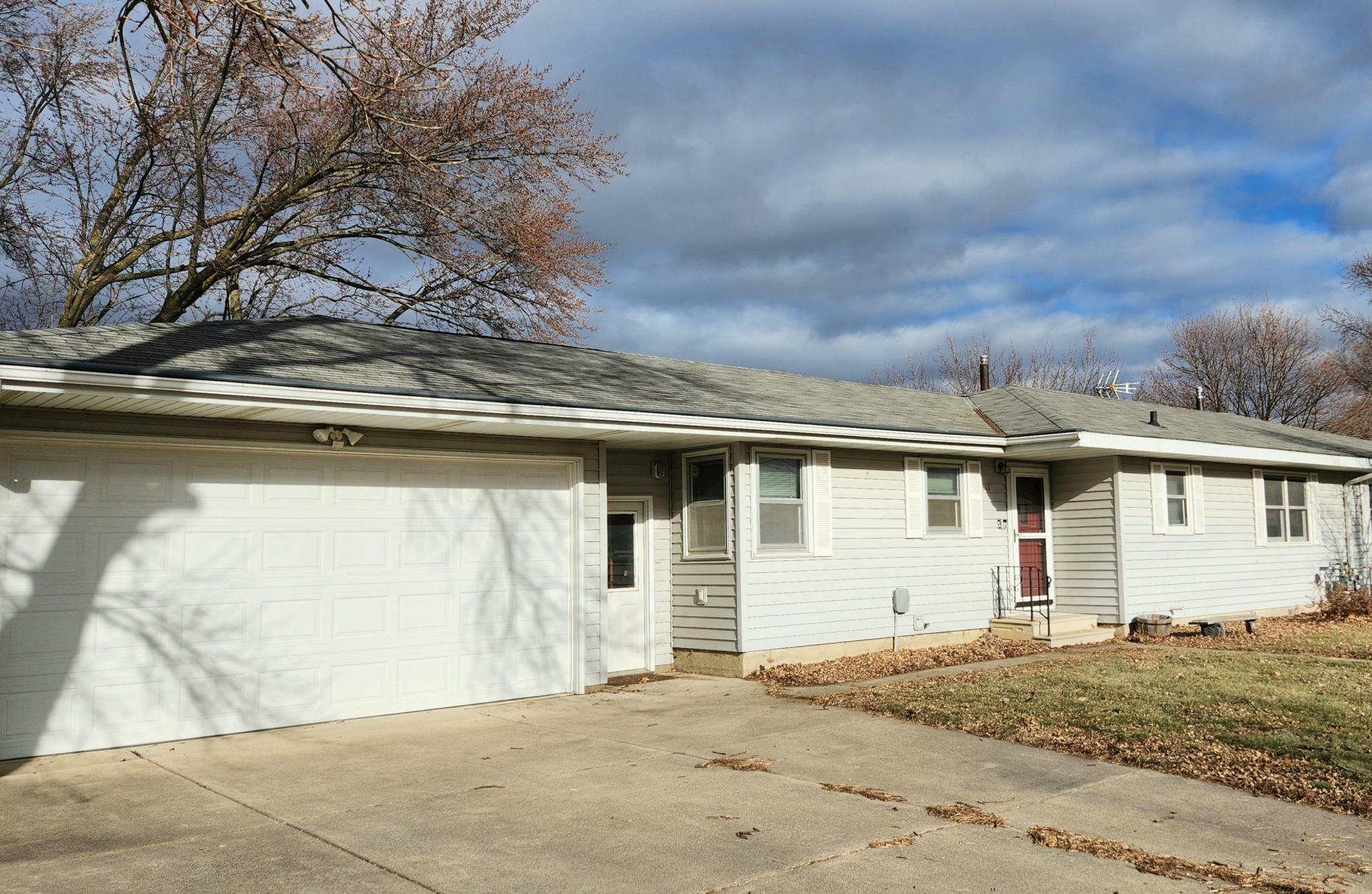 Property Photo:  511 E Richway Drive  MN 56007 