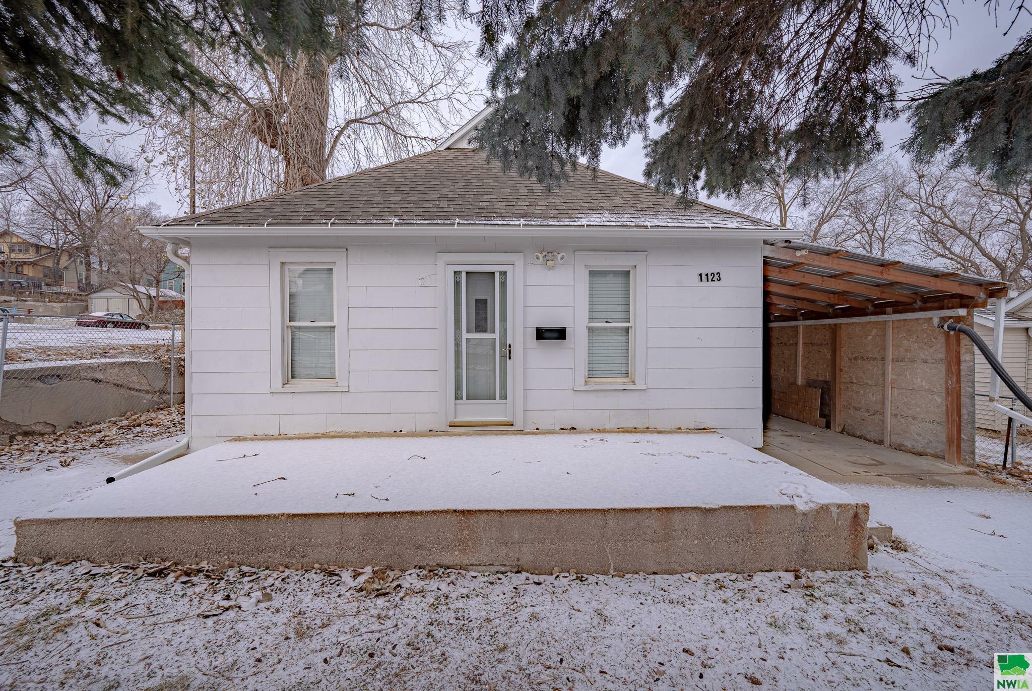 Property Photo:  1123 22nd St.  IA 51104 