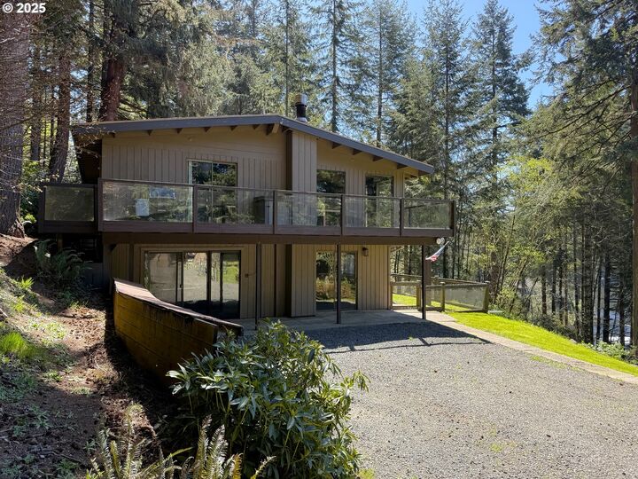 70772 Majestic Shores Rd  North Bend OR 97459 photo