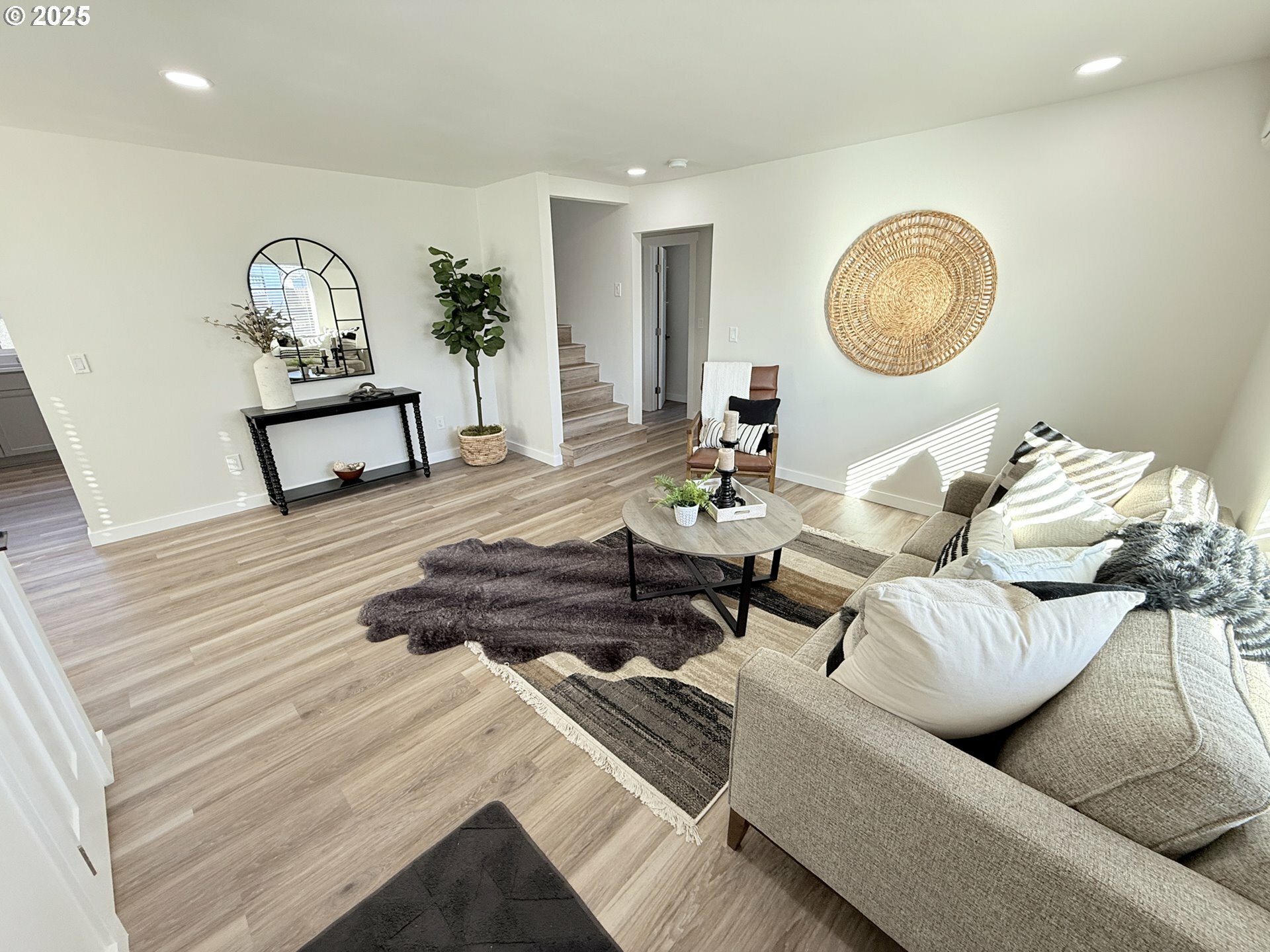 Property Photo: 523 E Burgen St WA 98620