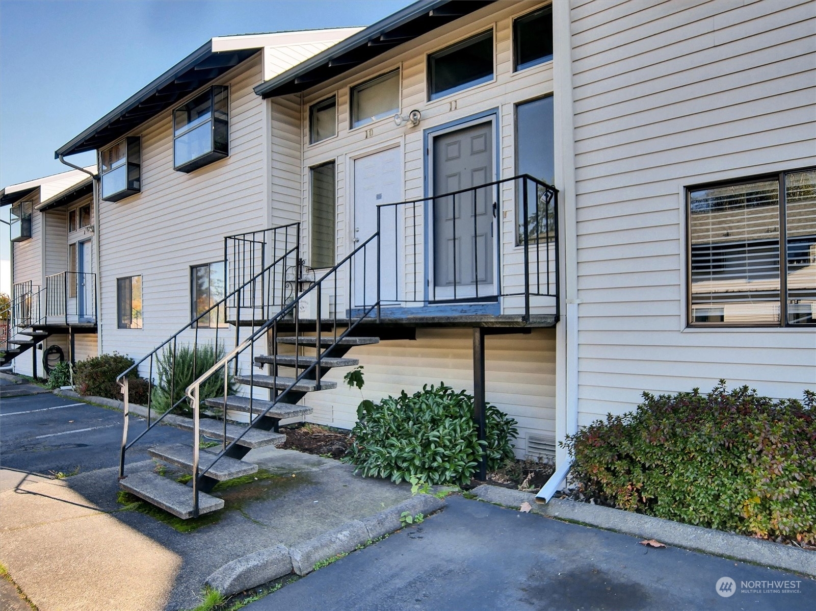 Property Photo:  1313 W James Street 11  WA 98032 