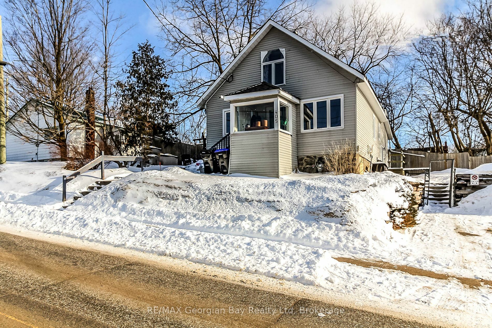 Photo de la propriété:  405 Bay St  ON L4R 1K7 