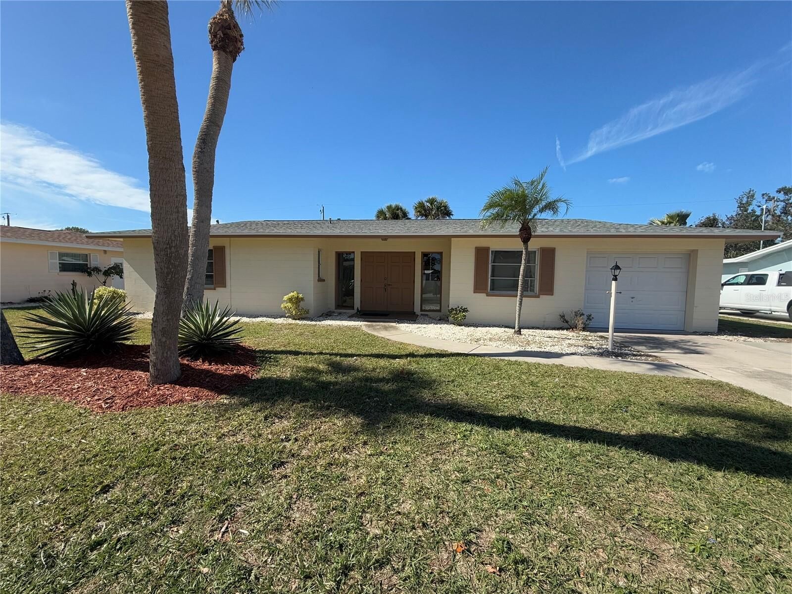 Property Photo:  261 Malvern Drive  FL 34293 