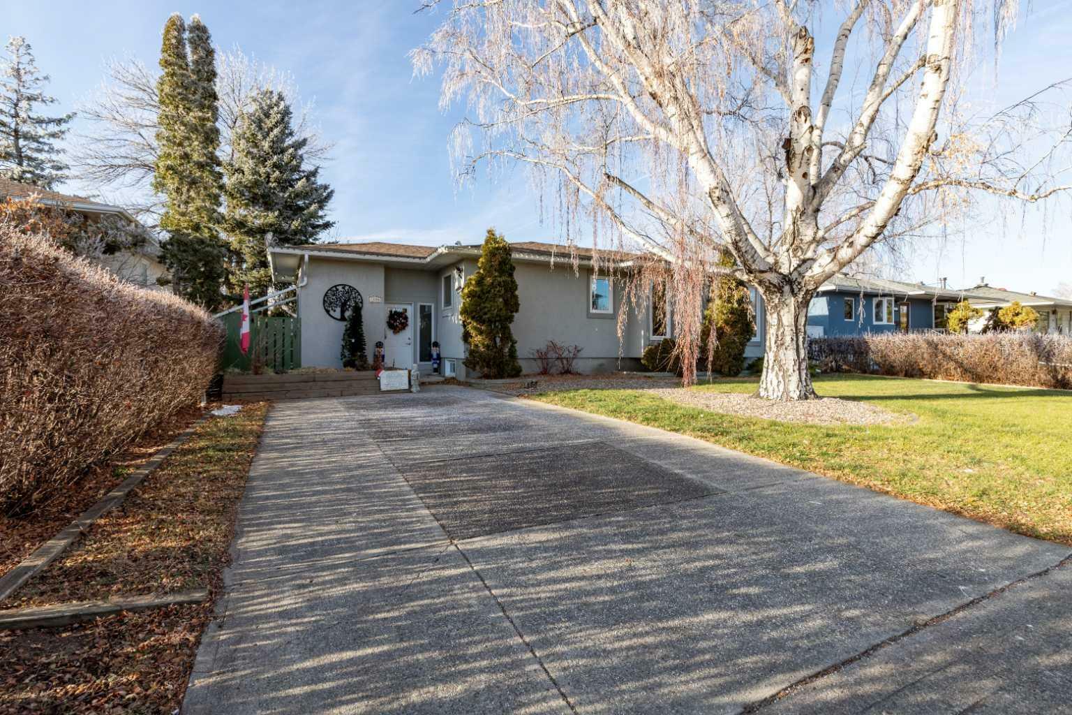 Property Photo:  1124 29A Street S  AB T1K 2Y1 