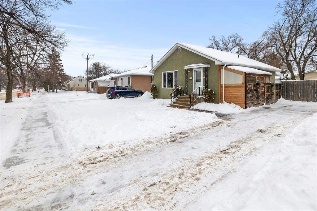 Property Photo:  1310 Windermere Avenue  MB R3T 1A9 