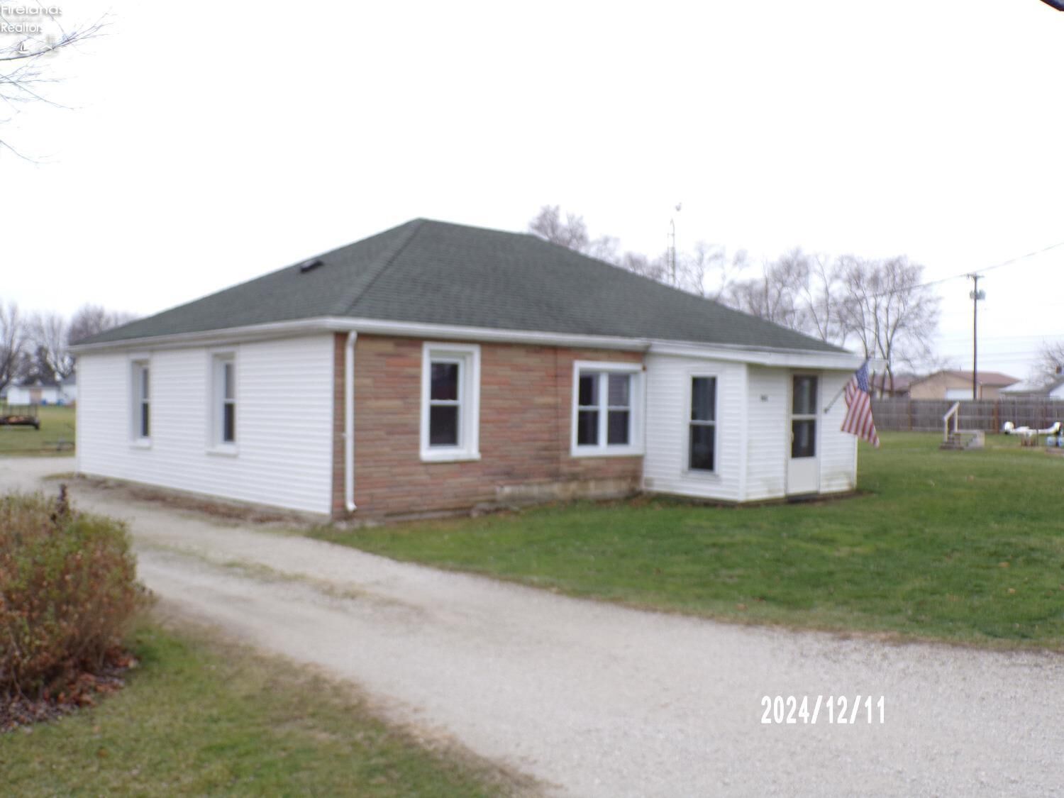 Property Photo: 464 Maple Street OH 43435