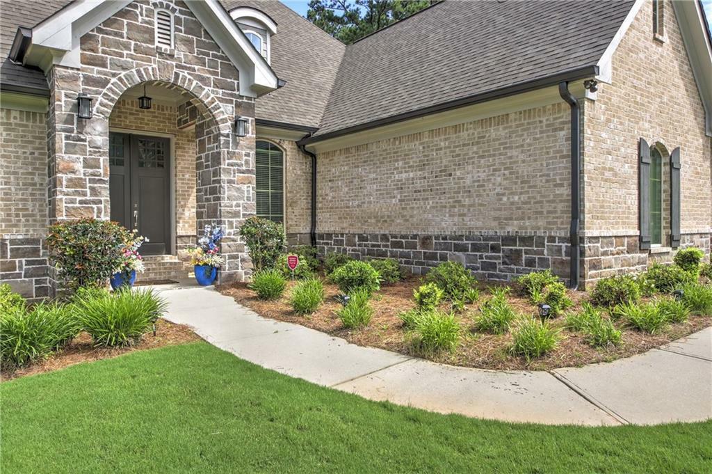 Property Photo: 1560 Tapestry Ridge GA 30045