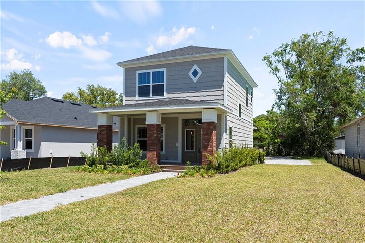 Property Photo:  813 S Locust Avenue  FL 32771 