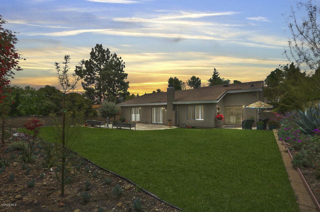 Property Photo:  1502 Briarglen Avenue  CA 91361 