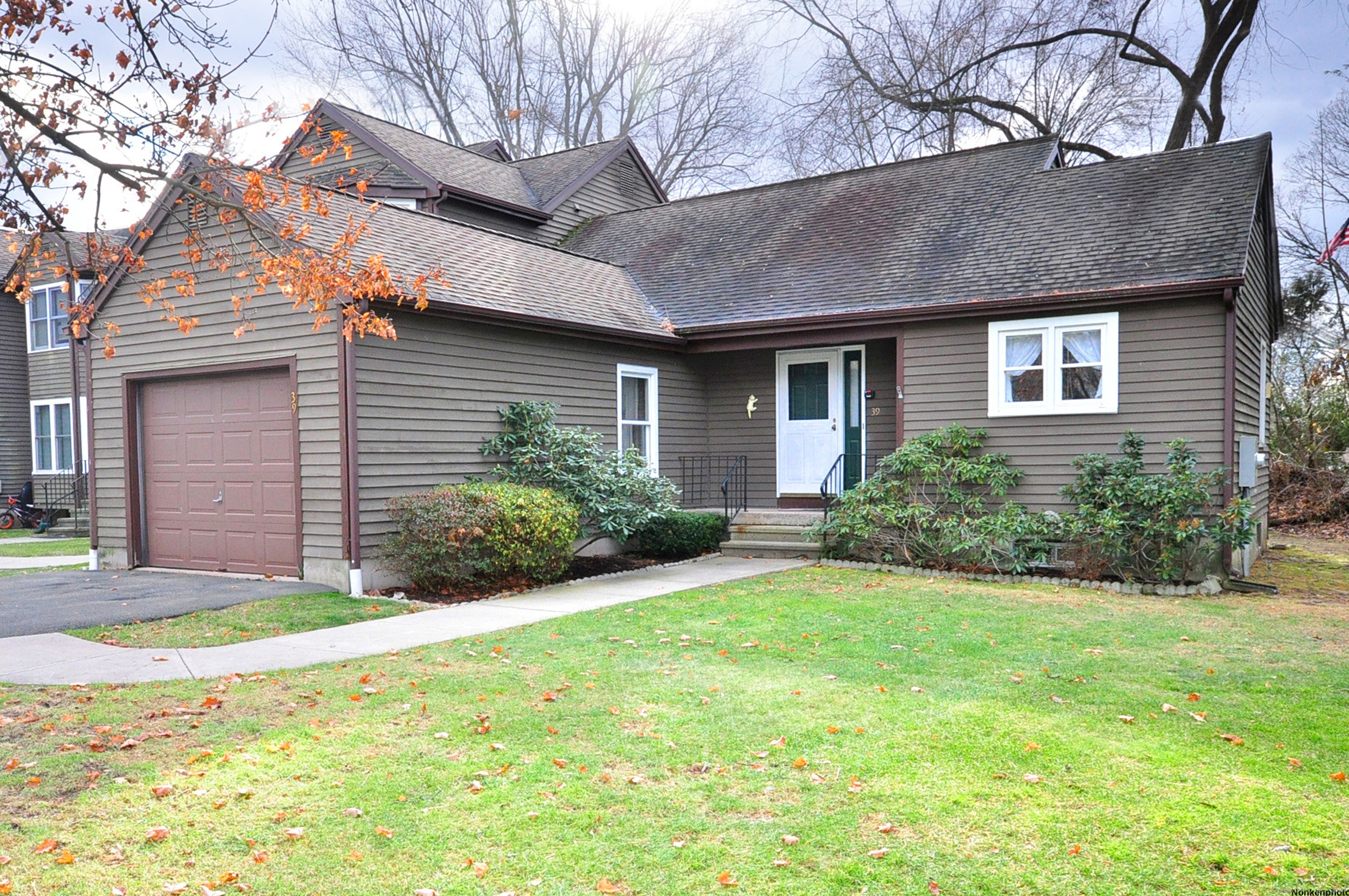 Property Photo:  39 Rushford Meade 39  CT 06035 