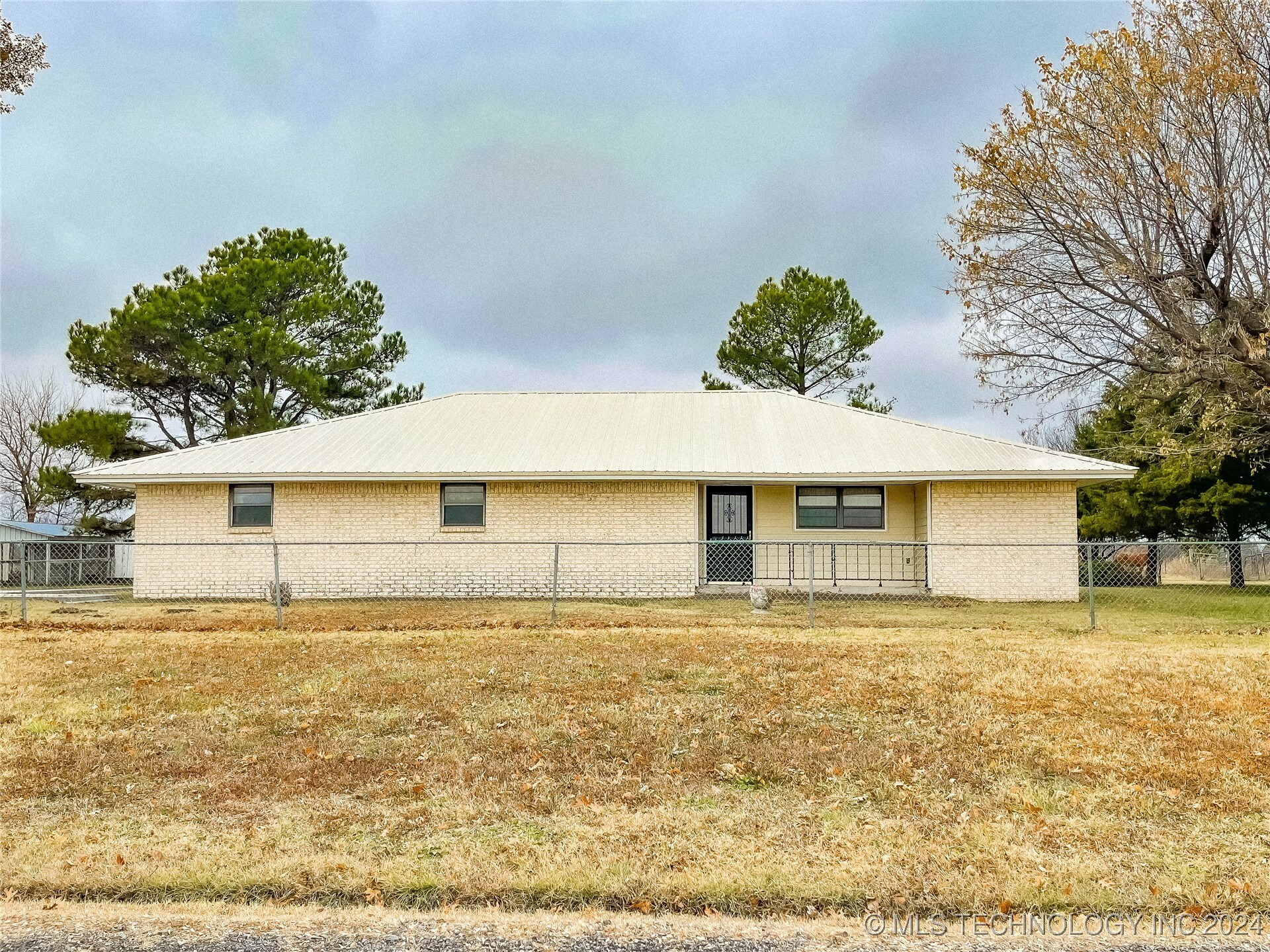 Property Photo:  75039 S 260 Road  OK 74467 