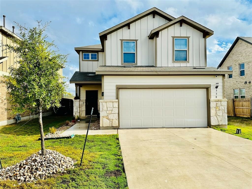 Property Photo:  530 Pepperbark Loop  TX 78610 