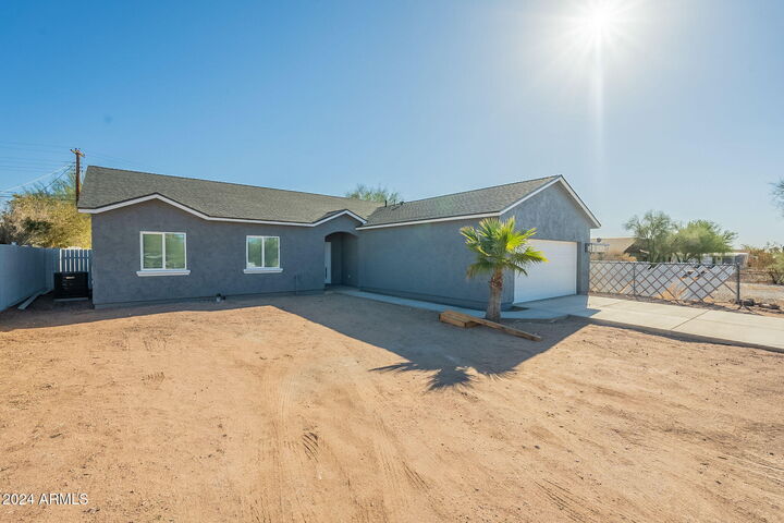 Property Photo:  993 S Lawson Drive  AZ 85120 