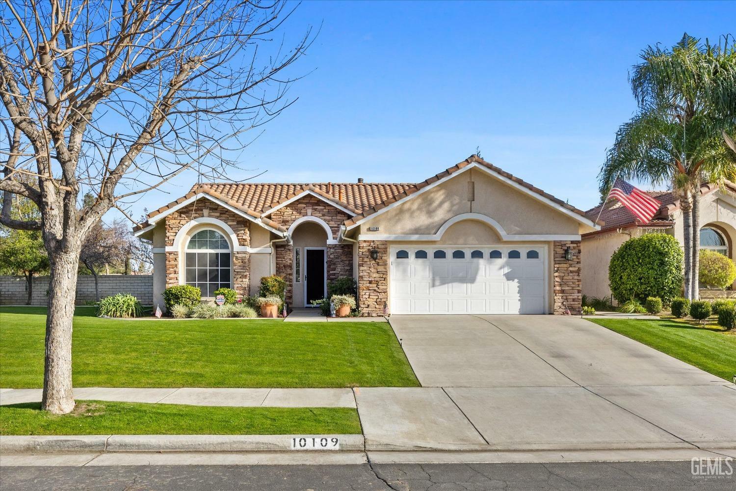 Property Photo:  10109 Dutch Iris Drive  CA 93311 