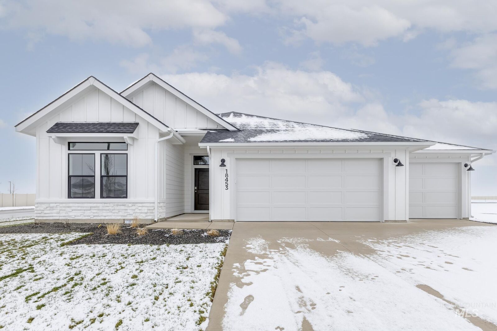 Property Photo:  18453 N Monkshood Ave  ID 83687 