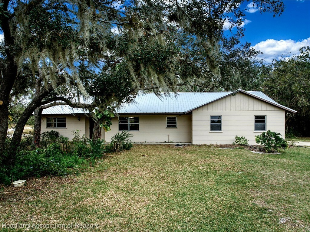 861 N Riverdale Road  Avon Park FL 33825 photo