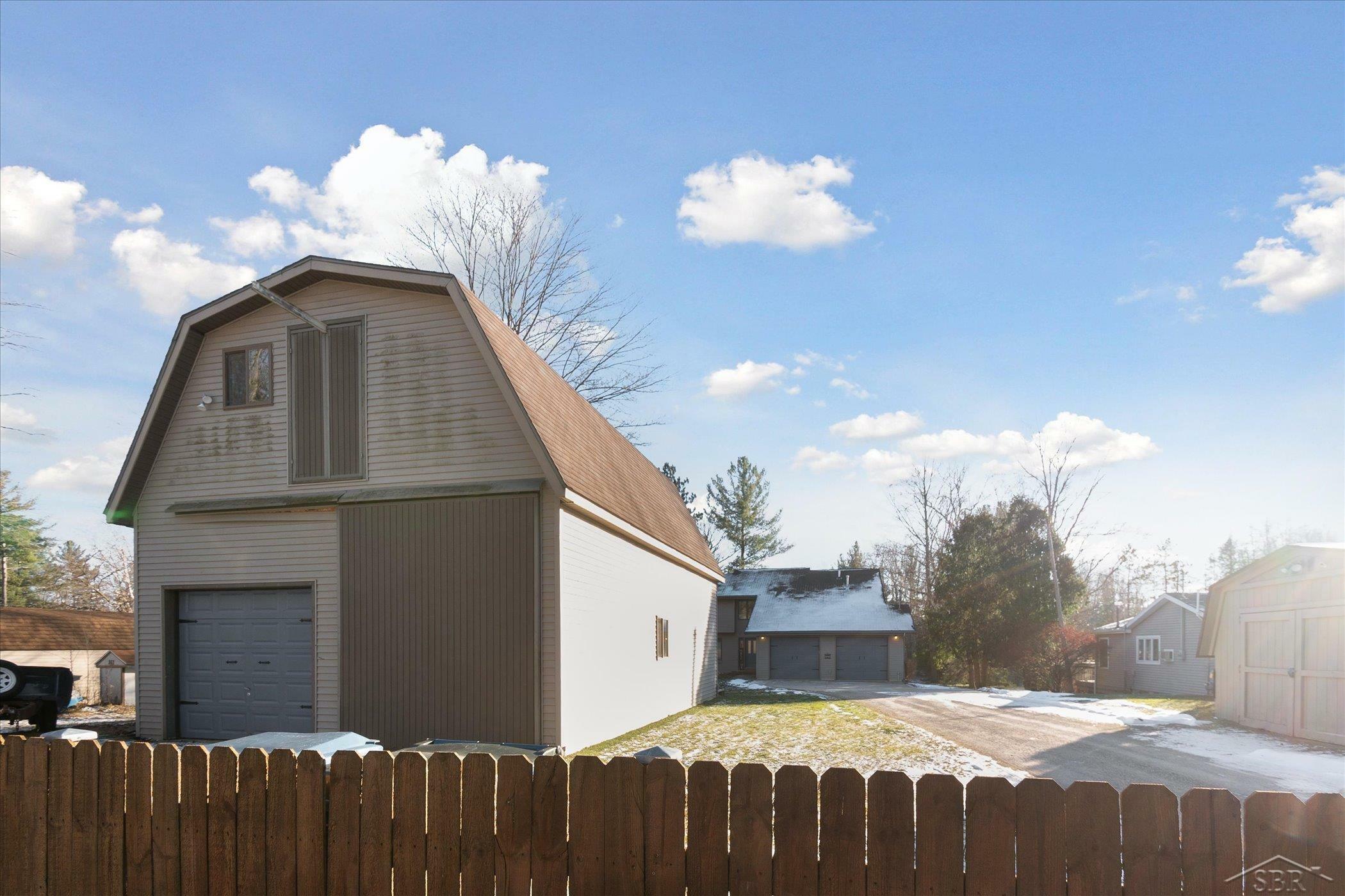 Property Photo:  856 Pawtucket Drive  MI 48628 