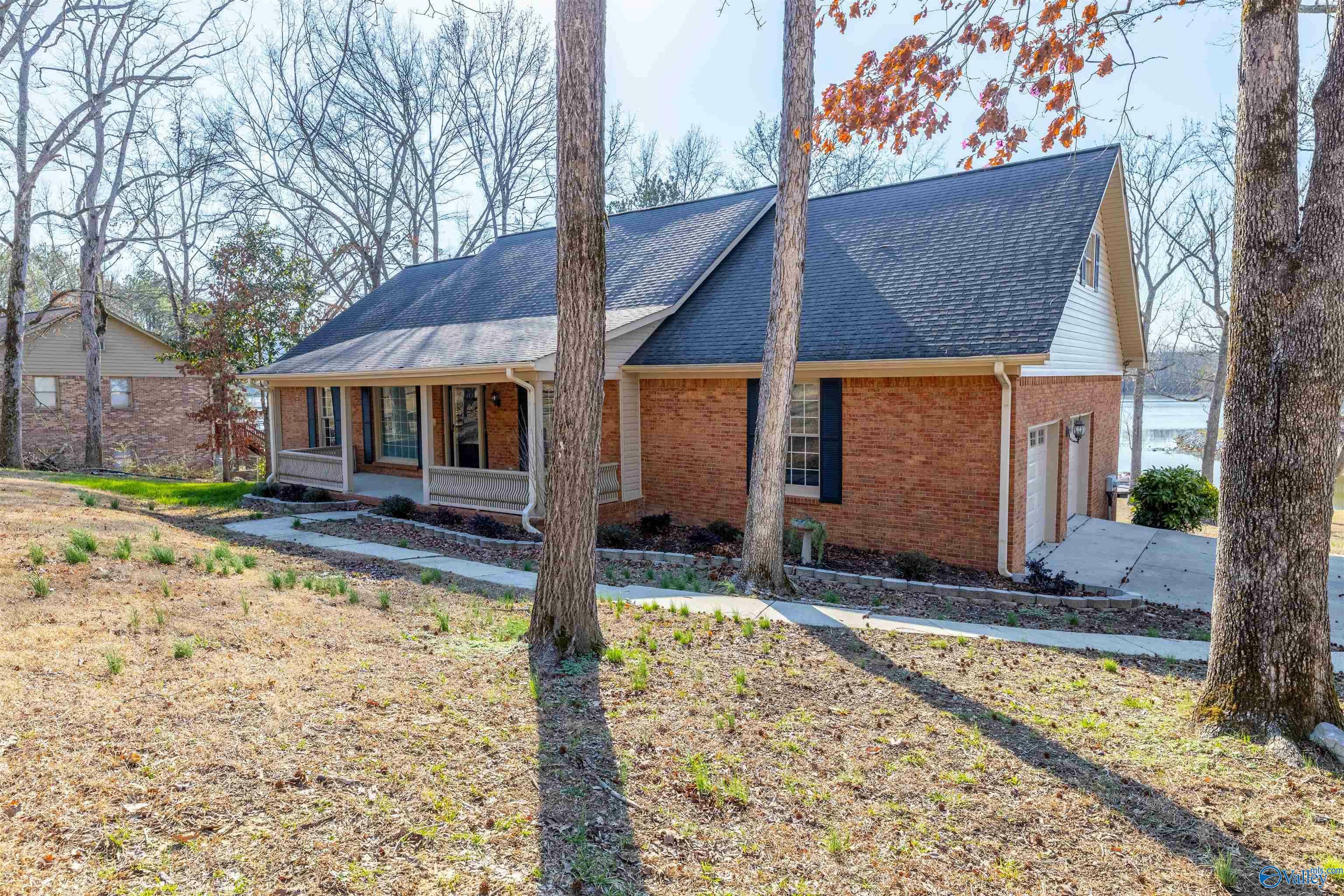 Property Photo:  814 East Haven Drive  AL 35905 