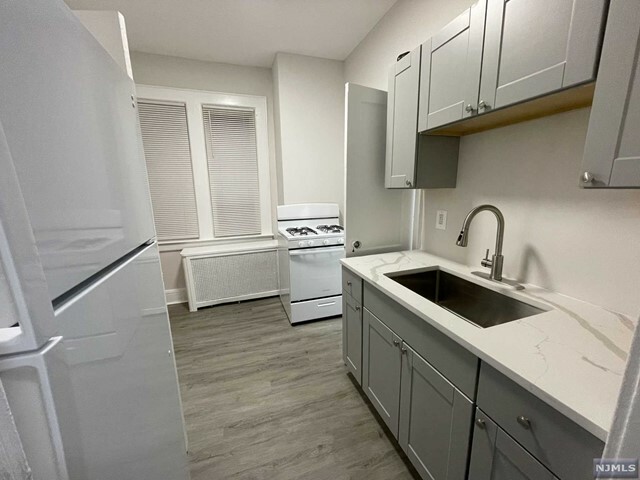 Property Photo:  136 N Spring Street 3  NJ 07003 