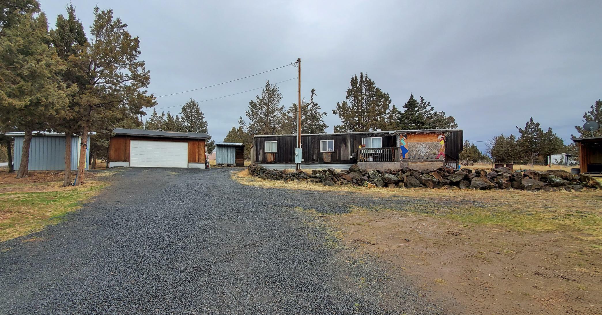 Property Photo:  3948 SE Tillamook Loop  OR 97754 