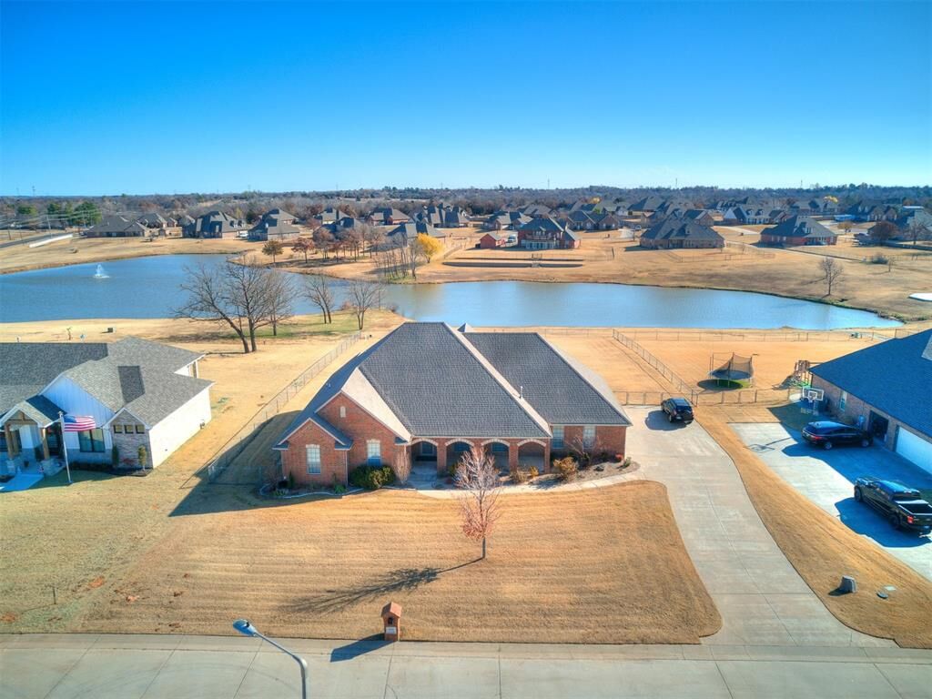 Property Photo:  930 Sterling Drive  OK 73020 
