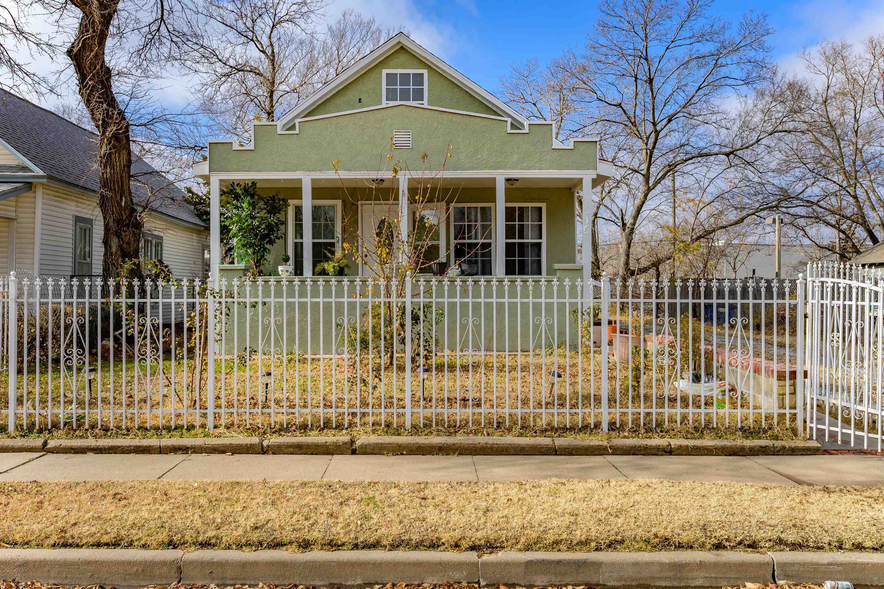 Property Photo:  919 N Wabash Ave  KS 67214 