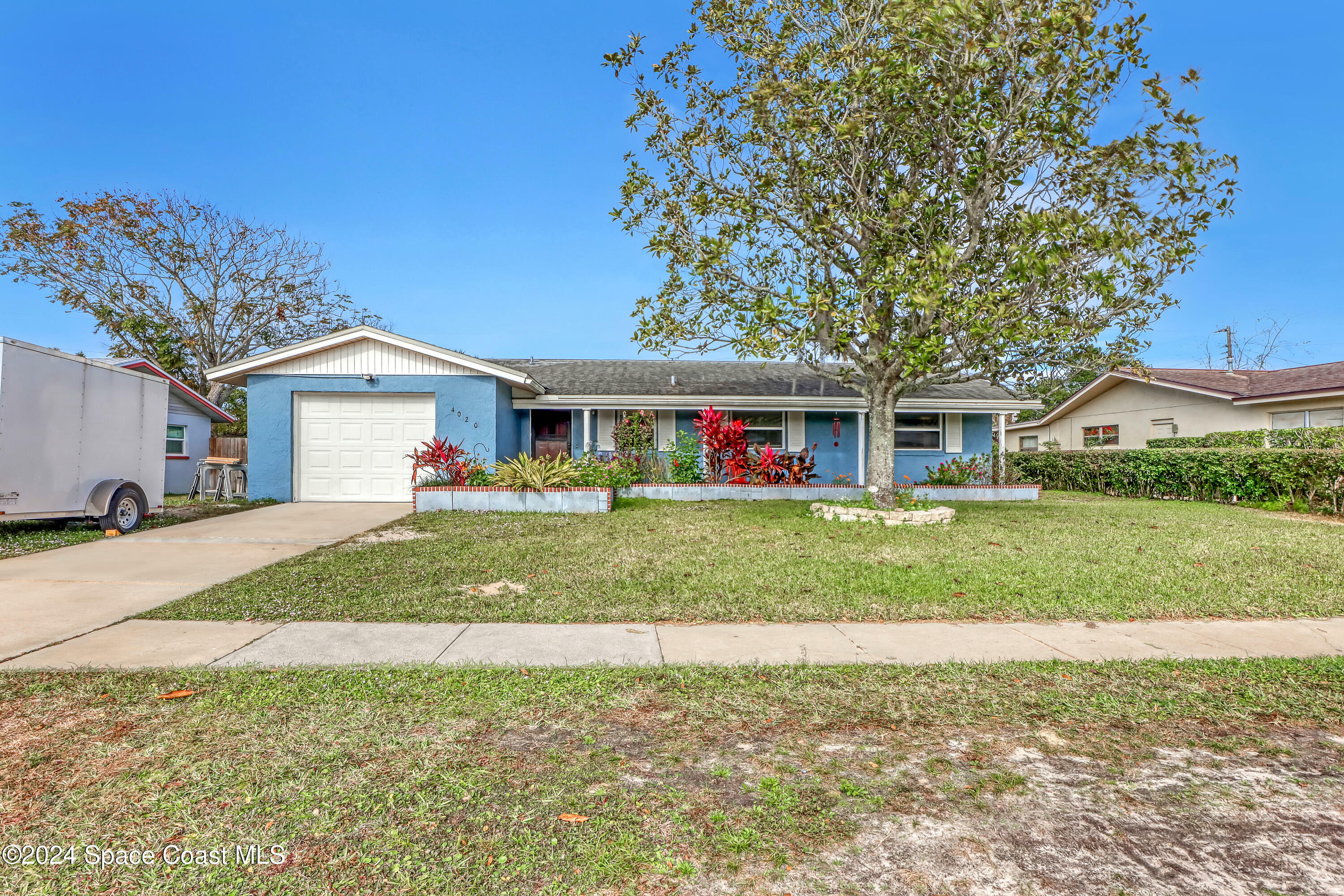 Property Photo:  4020 Alachua Avenue  FL 32796 