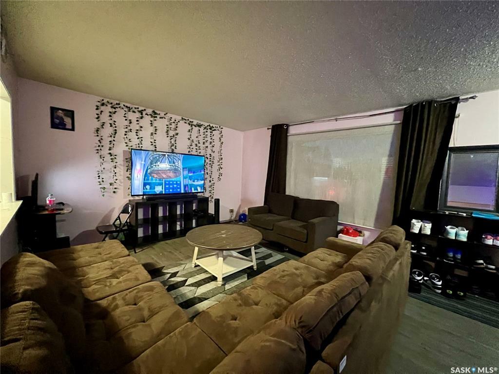 Property Photo:  126 Y Avenue S  SK S7M 3J3 