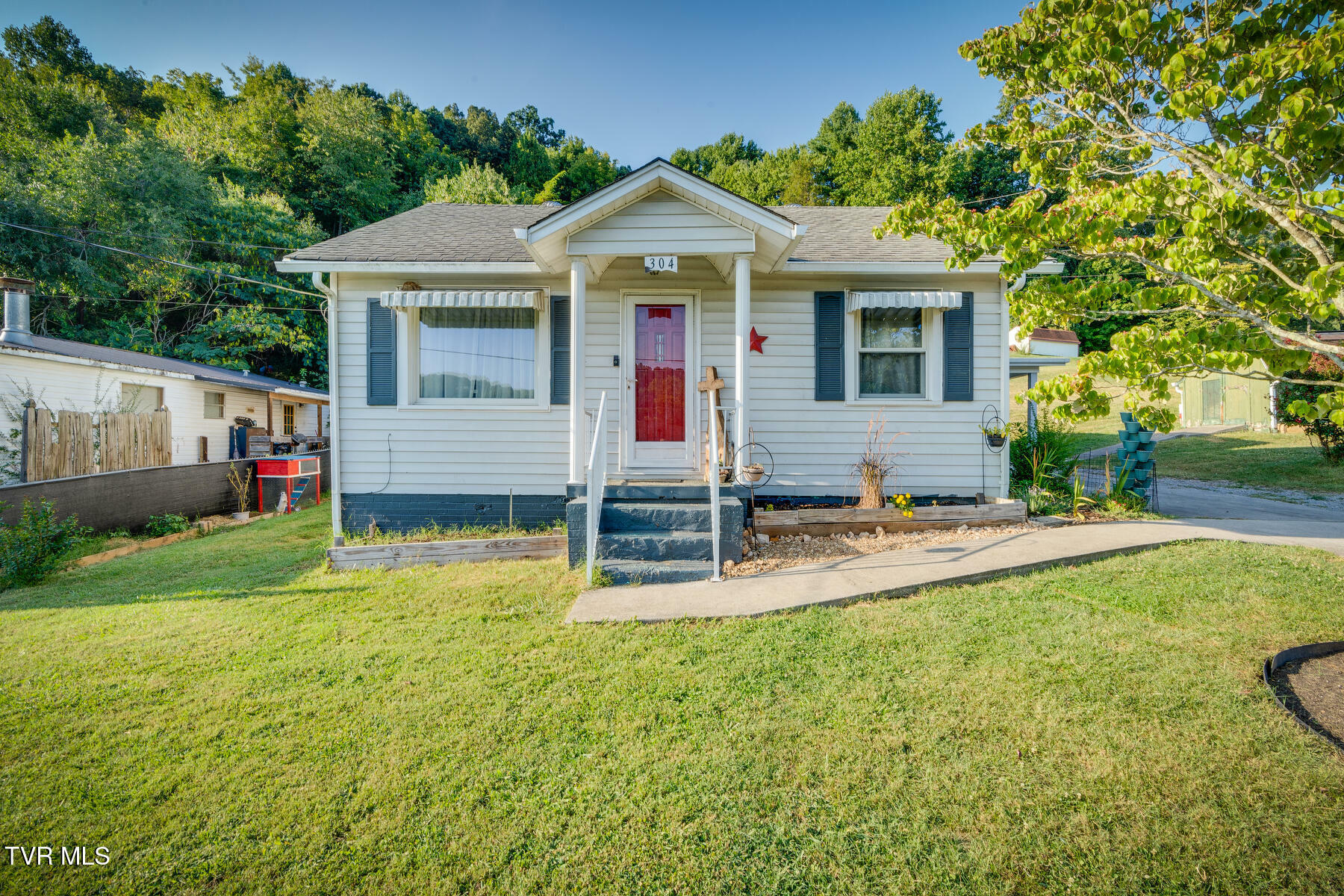 Property Photo:  304 Mohawk Street  TN 37665 