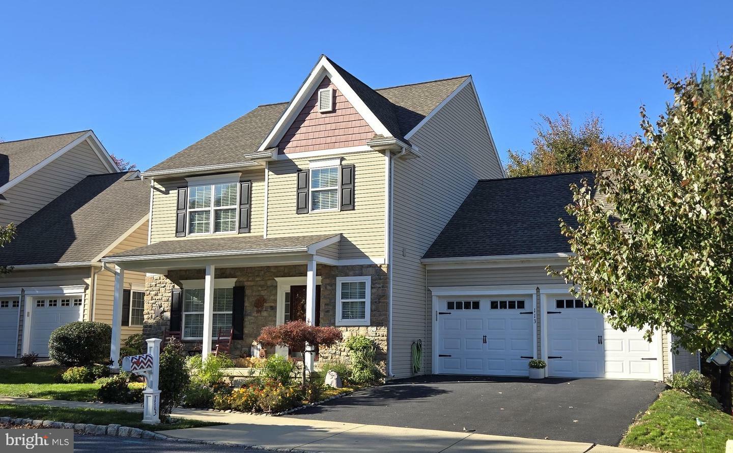 Property Photo:  113 Hawthorne Circle  PA 17602 