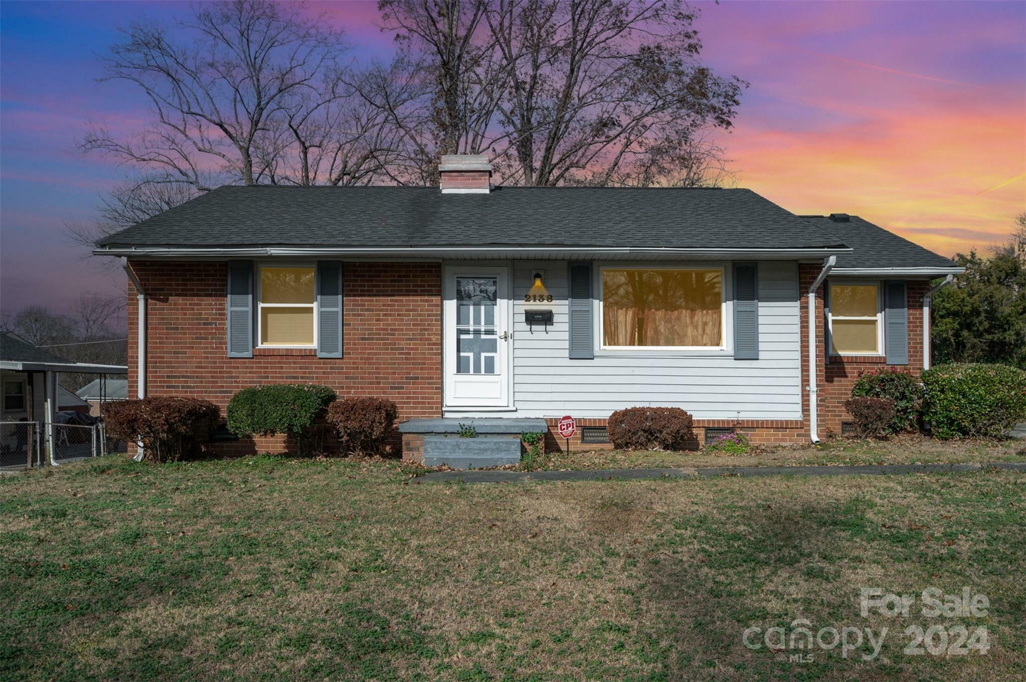 Property Photo:  2138 Syracuse Drive  NC 28216 